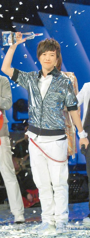張芸京獲首屆《超級偶像》冠軍時，走中性帥氣路線。