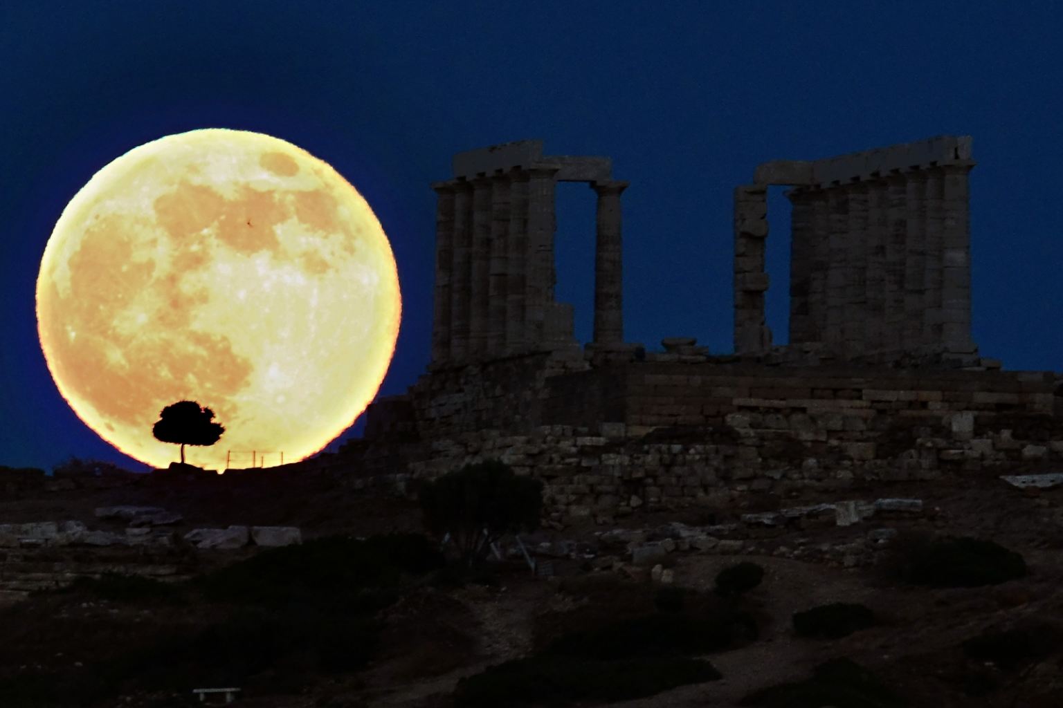 Synchronicity Supermoon-next-greek-temple-20140808-175003-499