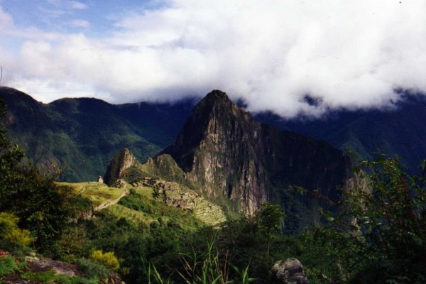 Huayna Picchu是觀看失落之城－馬丘比丘的最佳景點，但濕滑的石梯與陡升的坡道常造成登山意外發生。圖片來源：Leonora Ellie Enking/flickr