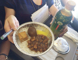 台灣虎航首航　機上滷肉飯套餐 
