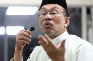 Najib tidak jawab isu MH370, manipulasi kenyataan saya, kata Anwar