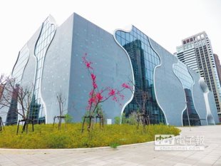 拭目以待台中國家歌劇院預計在今年底全部竣工，正式開幕啟用。（陳界良攝）