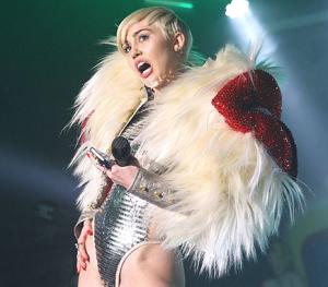 Miley Cyrus Curses Out Ex Liam Hemsworth During Concert Rant? Singer Sets Record Straight