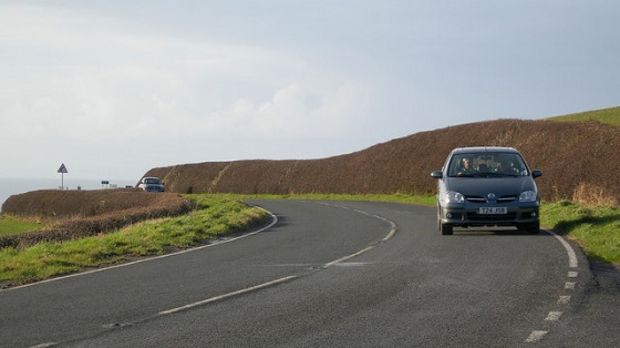 La route Electric Brae est située en Ecosse et intrigue tous les automobilistes qui y passent