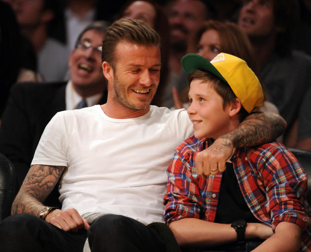 El hijo de David Beckham trabaja de mesero