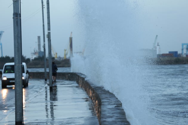 Water Flooding Chaos Scenes