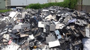 電子廢棄物是全世界去年數量成長最快的廢棄物。（photo by baselactionnetwork on Flickr –used under Creative Commons license）