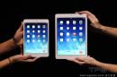 Apple launches new Ipad air 蘋果公司於22日發表new iPad Air（右）以及 iPad Mini（左）產品。