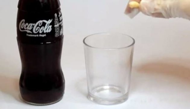 VIDEO: Δείτε τι θα πάθει ένα δόντι αν το βυθίσετε σε coca cola για 24 ώρες!