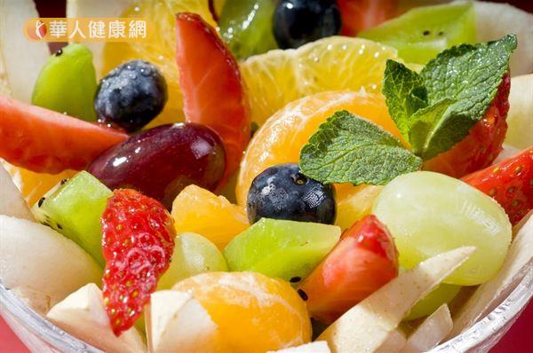 水果的每日建議攝取量為2至3份，每天多樣化攝取有助體重控制。