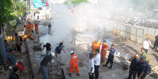 Imbas pipa gas terbakar, kendaraan menuju Sudirman dialihkan