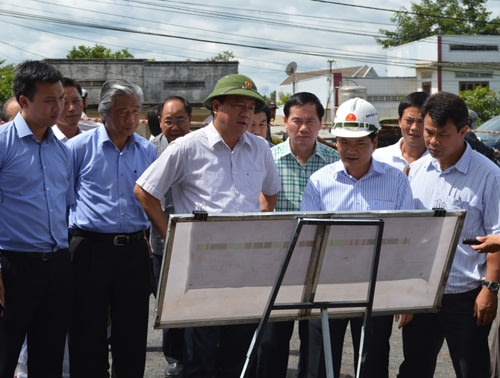 Bộ trưởng Đinh La Thăng 'trảm' nhà đầu tư dự án BOT quốc lộ 14 qua Đắk Lắk Bo-truong-Dinh-La-Thang-20140705-133512-276