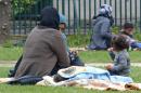 Paris : Syriens à Saint-Ouen: Les réfugiés logés dans un square sont en attente d'une solution
