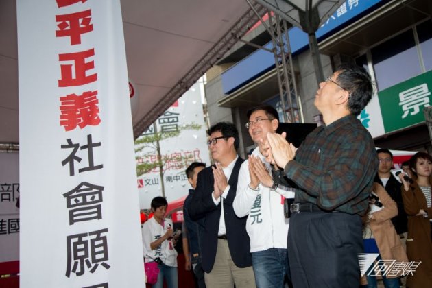 李慶元競選總部12日成立大會上，台北市長柯文哲及民進黨多位代表人物到場加持。（林俊耀攝）