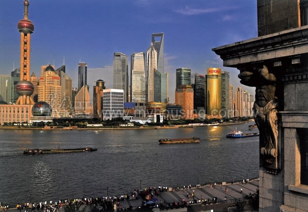 台商及台灣民眾在大陸投資置產。圖為上海陸家嘴。