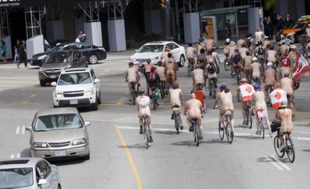 TORONTO, June 15, 2014 (Xinhua) -- Participants take part in the 2014 World Naked Bike Ride event in Toronto, Canada, June 14, 2014, to protest against oil dependency, raising awareness of cycling as 