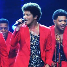 Bruno Mars Provokatif Romantis di Konser Jakarta!