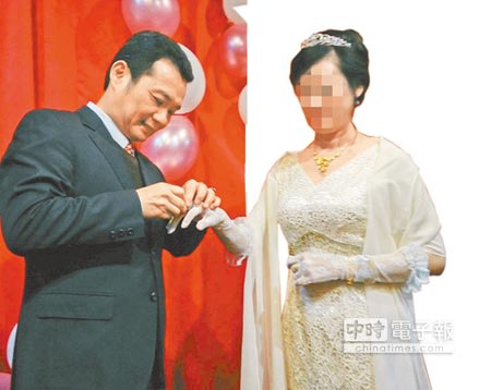 王焜弘（左）3月15日再娶前妻官珈羽，兩夫妻潛心向佛，舉辦素食婚宴。（ 王瑄琪攝 ）