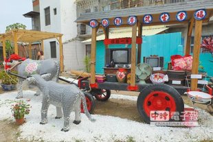 劉厝社區的「嫁妝一牛車」，呈現古早農村風情。（張朝欣攝）