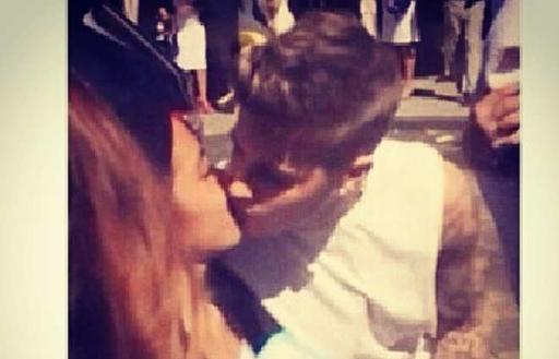 Penggemar Justin Bieber Minta Cium Pipi, Malah Berujung Ciuman Bibir