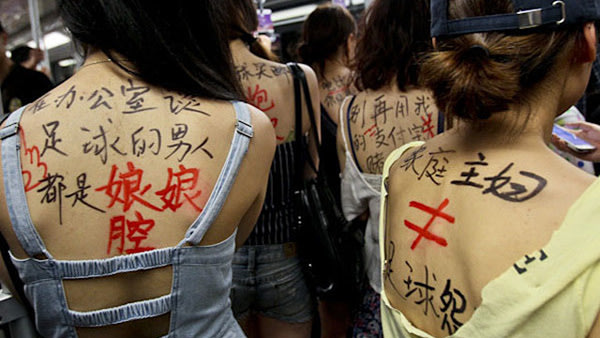 Phụ nữ Thượng Hải biểu tình ngăn chồng xem World Cup WC3-1596-1405070277-20140711-102114-059