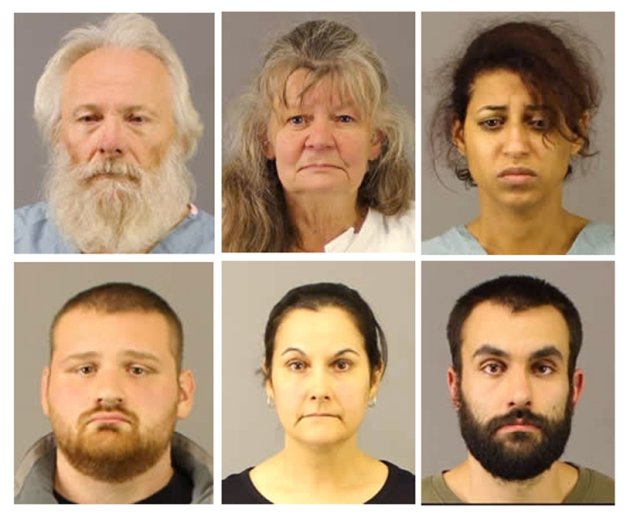Los acusados por la muerte del joven junto a los padres. REUTERS/New Hartford Police Department