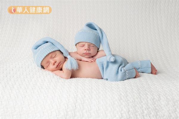 「嬰仔嬰嬰睏，一暝大一寸」，多休息、多睡覺有助孩童的腦部發育。