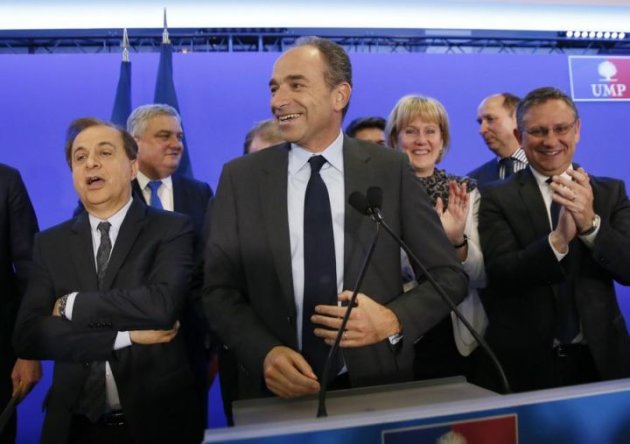 Siège de l'UMP (Paris), ce dimanche soir. Le président de l'UMP, Jean-François Copé, a estimé que face à la «vague bleue» des élections municipales, François Hollande devait «absolument changer de politique, très rapidement».  