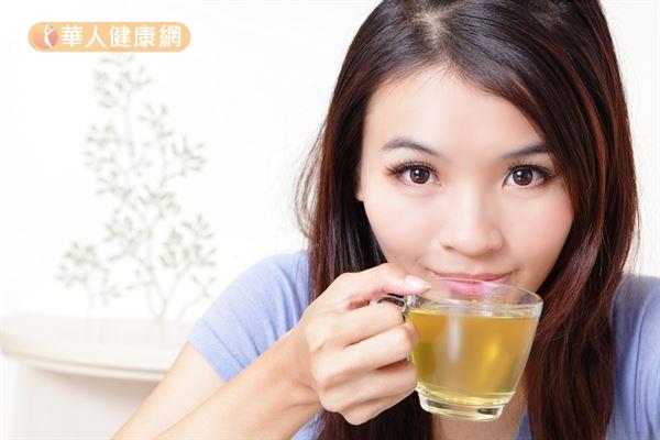 飲用中醫茶飲「黨參白朮茶」，有助補氣養血。