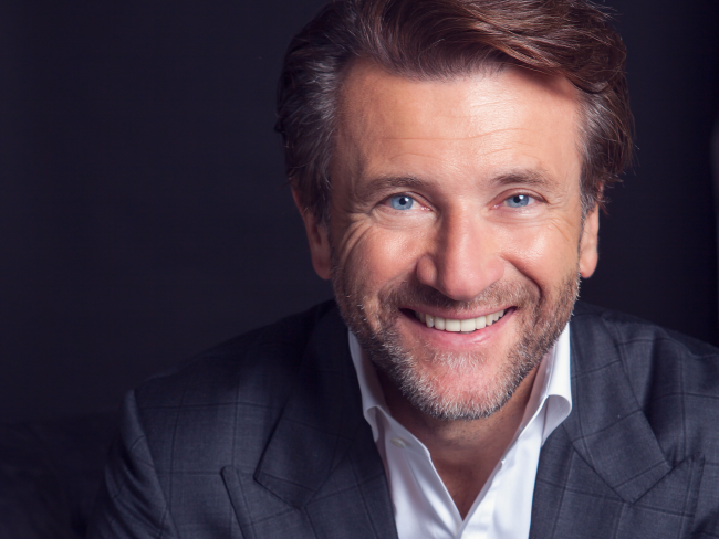 robert herjavec - Shark_Tank_investor_Robert_Herjavec-5efabb06c10f3b5f868d8f8e7ab9fc16