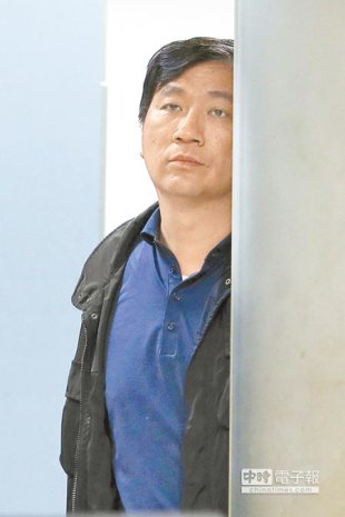 補教名師徐薇的夫婿江正明8日遭台北地檢署約談，晚間20萬元交保。（黃世麒攝）
