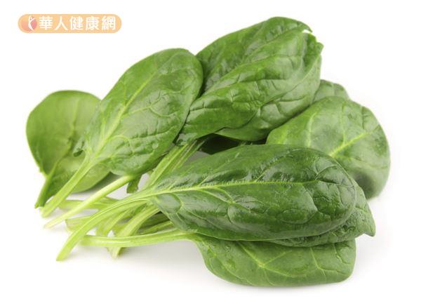 深綠色葉菜類像是菠菜，就含有豐富的葉黃素，是保護眼睛的好食物。