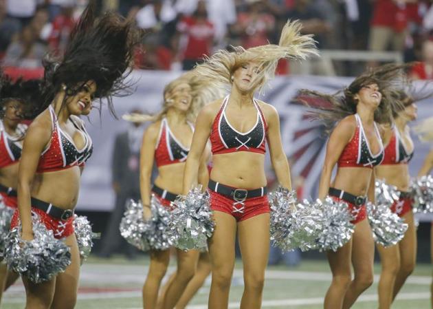 ELX01. Atlanta (United States), 07/09/2014.- Atlanta Falcons cheerleaders perform during the second half of the NFL American football game between the New Orleans Saints and the Atlanta Falcons at the