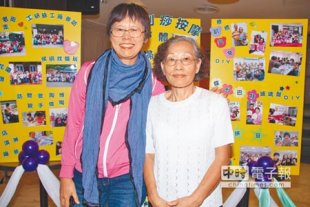 家庭照顧者支持活動及互助團體成果發表會，呂慶元（左）、黃美玉（右）出席分享。（葉書宏攝）