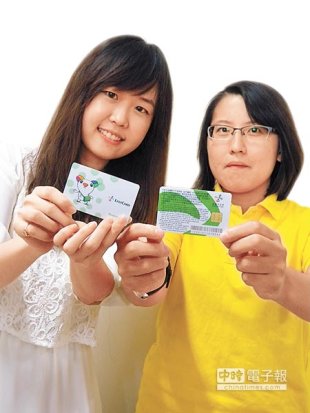 鼓勵民眾申辦晶片悠遊卡記名，悠遊卡公司延長免收50元的手續費優惠，至今年8月底。（張立勳攝）
