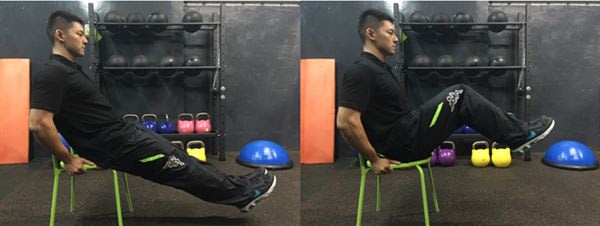 練腹肌第二招／伸腿訓練：坐於堅固的椅子上雙腳離地，屈膝吐氣往胸前縮回，再往下方伸展。（圖片提供／賴沛恩）