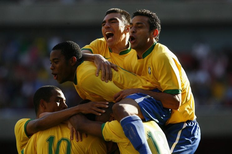 3. BRASIL 3 x 0 ARGENTINA (amistoso em 2006) - O amistoso entre Brasil e Argentina disputado em Londres, em setembro de 2006, marcou a estreia de Lion...