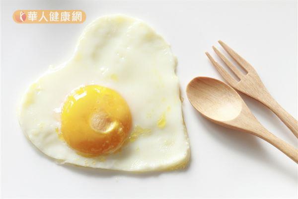 雞蛋容易取得，而且還含有維生素B群等營養，攝取優質蛋白質的同時，也能吃進其他好處。