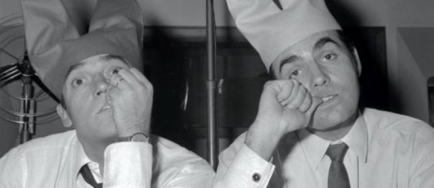 Roger Pierre et Jean-Marc Thibault, deux fantaisistes français, se produisent, dans les années cinquante, dans "La Foire aux cancres" sur la scène d'un cabaret parisien