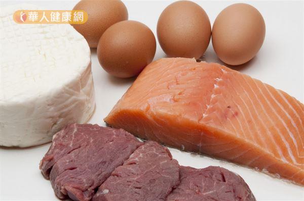 建議想要養肝的男性朋友，可以攝取高生物價蛋白質，像是豆腐、牛肉、雞肉、雞蛋、魚類等，都是不錯的選擇。