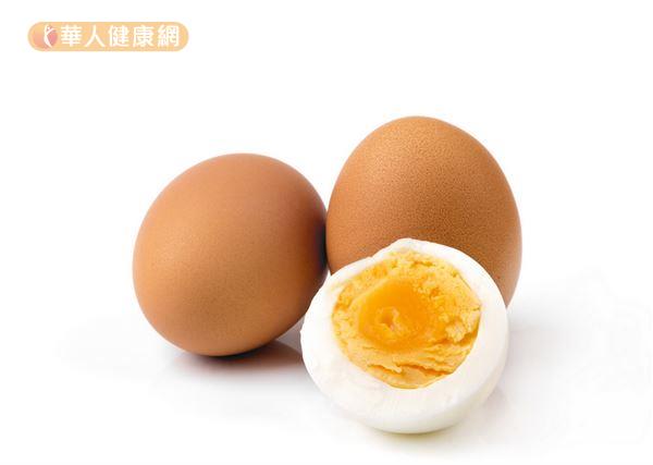 雞蛋含有豐富的蛋白質、卵磷脂、葉黃素、玉米黃素等營養，是補充營養的好選擇。