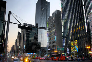 受到韓流的影響，首爾等韓國大城市漸漸變成旅遊主流 (圖片來源／Wikipedia)