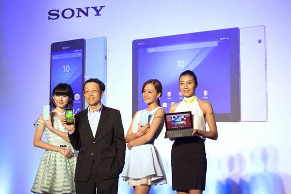 圖說：Sony Mobile總經理林志遠（左二）