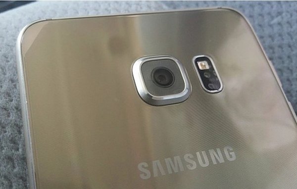 ▲據稱是Samsung Galaxy S6 Plus的背面諜照，與現行S6 Edge並無差別