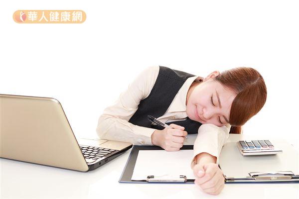 工作壓力大容易造成肝氣鬱結，循環不良導致手腳冰冷。