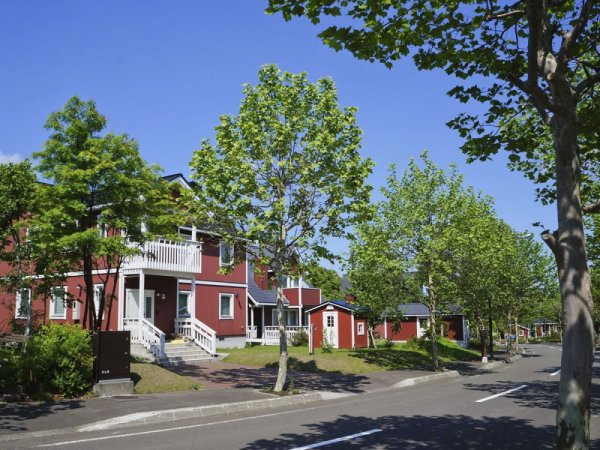典型的紅白色建築，完全翻版瑞典的設計
