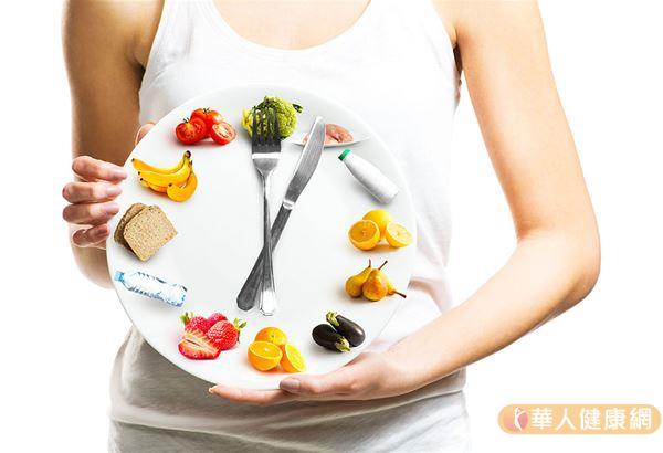 愛黛兒Adele使用的「激瘦飲食法」（Sirtfoods）飲食計畫含高蛋白乙酰化酶食物，包括蘋果、柑橘類水果、香菜、酸豆、藍莓、綠茶、薑黃、橄欖油、紅洋蔥等。