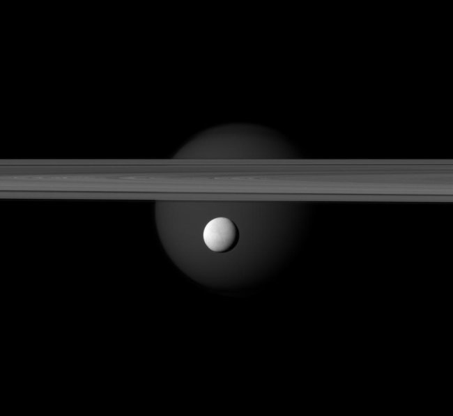 Saturn_s_rings_Titan_and_Enceladus