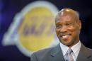 Byron Scott es presentado como el nuevo entrenador de los Lakers de Los Angeles, el martes 29 de julio de 2014. (AP Foto/Damian Dovarganes)