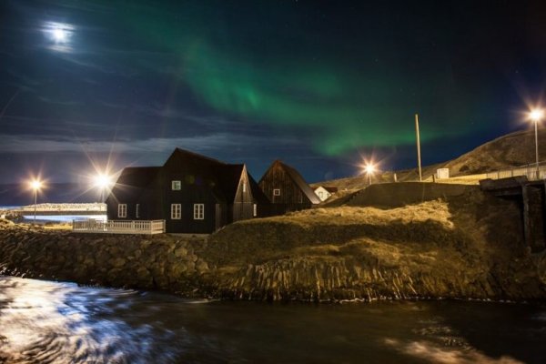 冰島西北方霍夫索斯極光一景。（圖片提供：冰島旅遊局／www.northiceland.is）